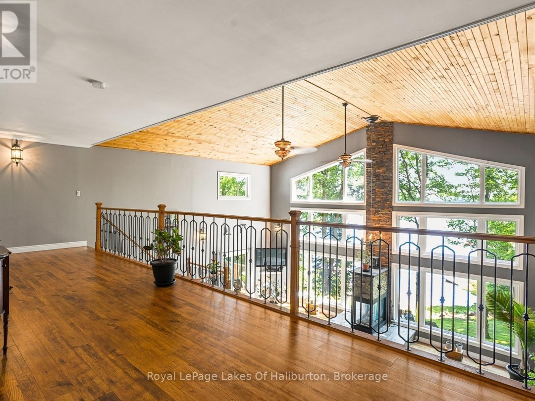 1047 Balmoral Lane, Trooper Lake