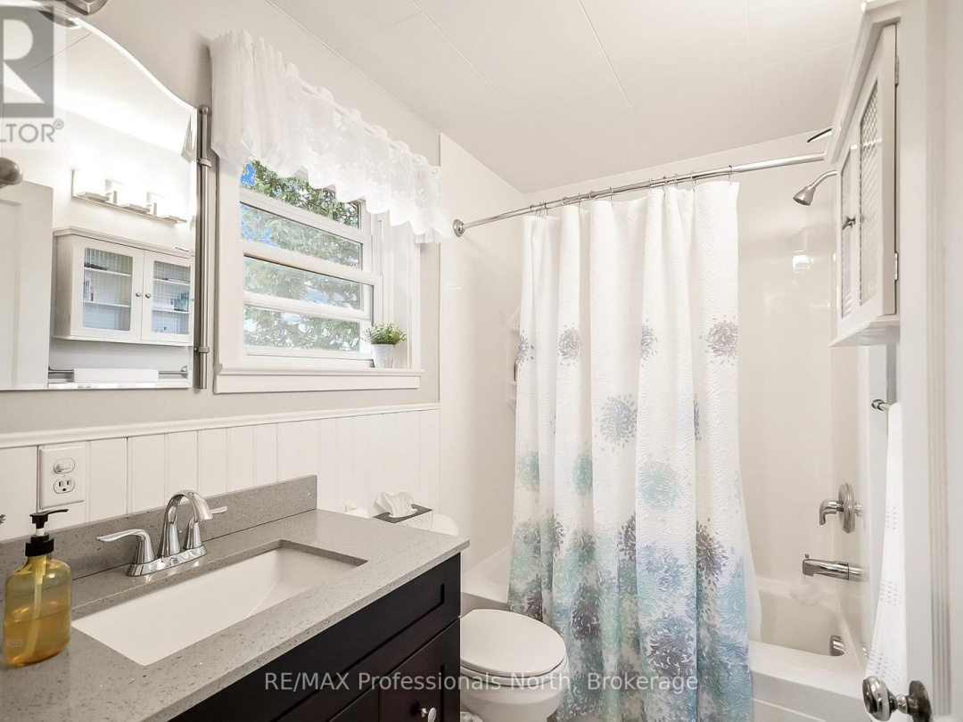 133 MAIN STREET W, 