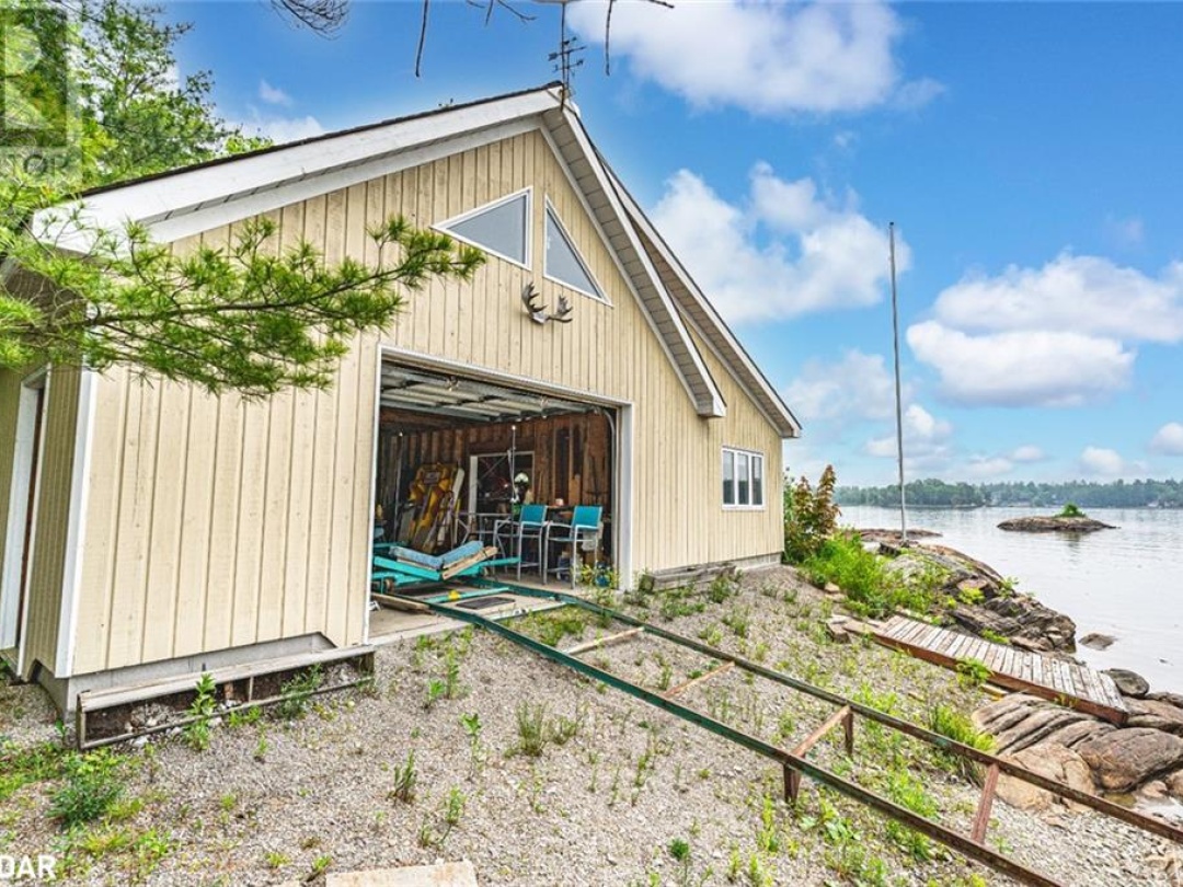 2 IS 880 GEORGIAN BAY, 