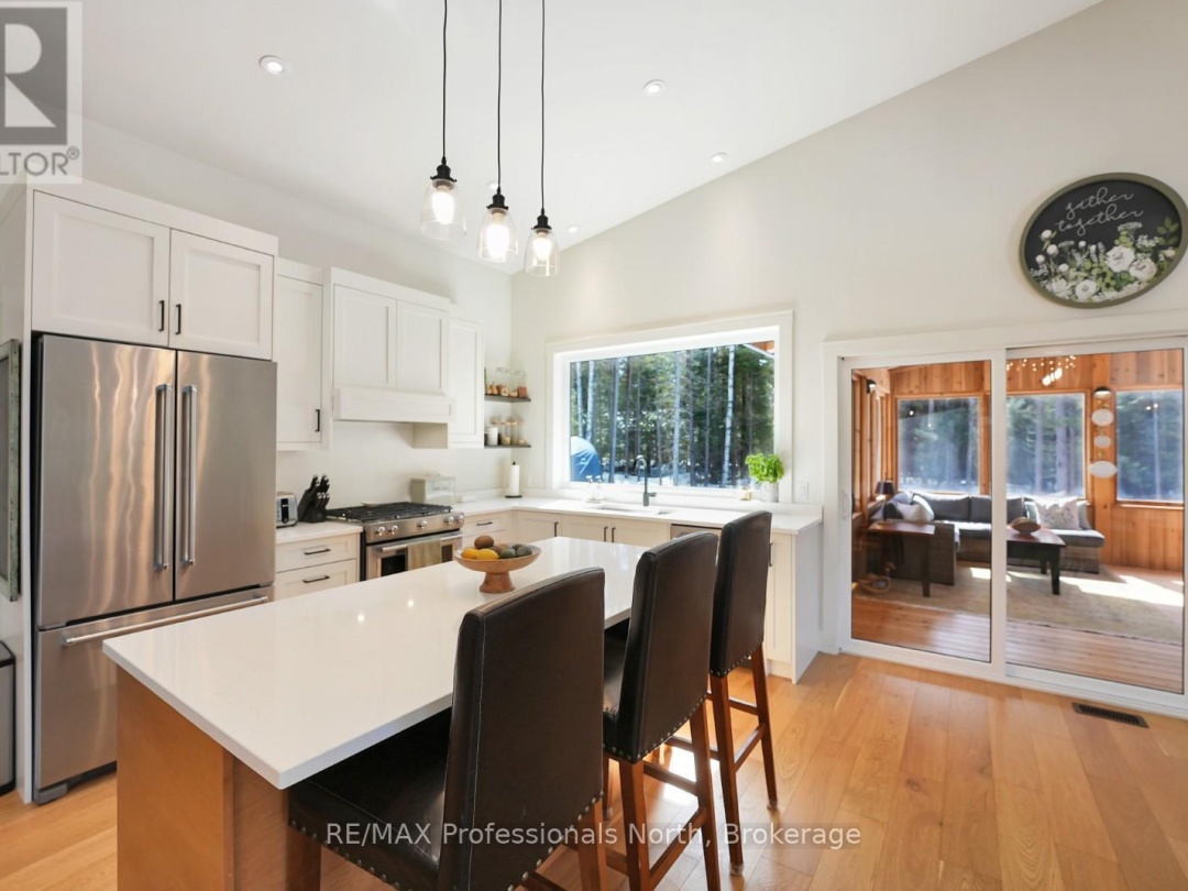 1086 STOTHART CREEK ROAD, 
