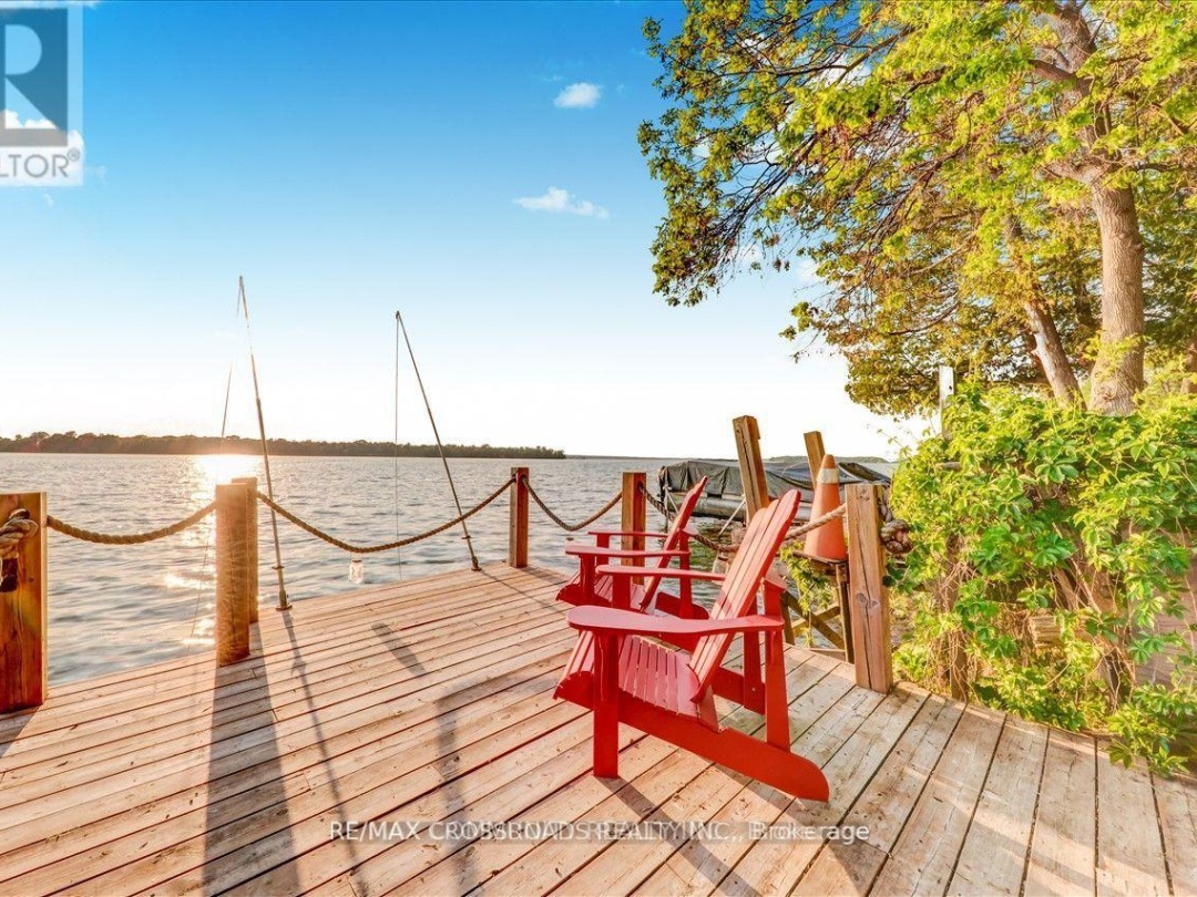 5794 Victoria Park Road, 
