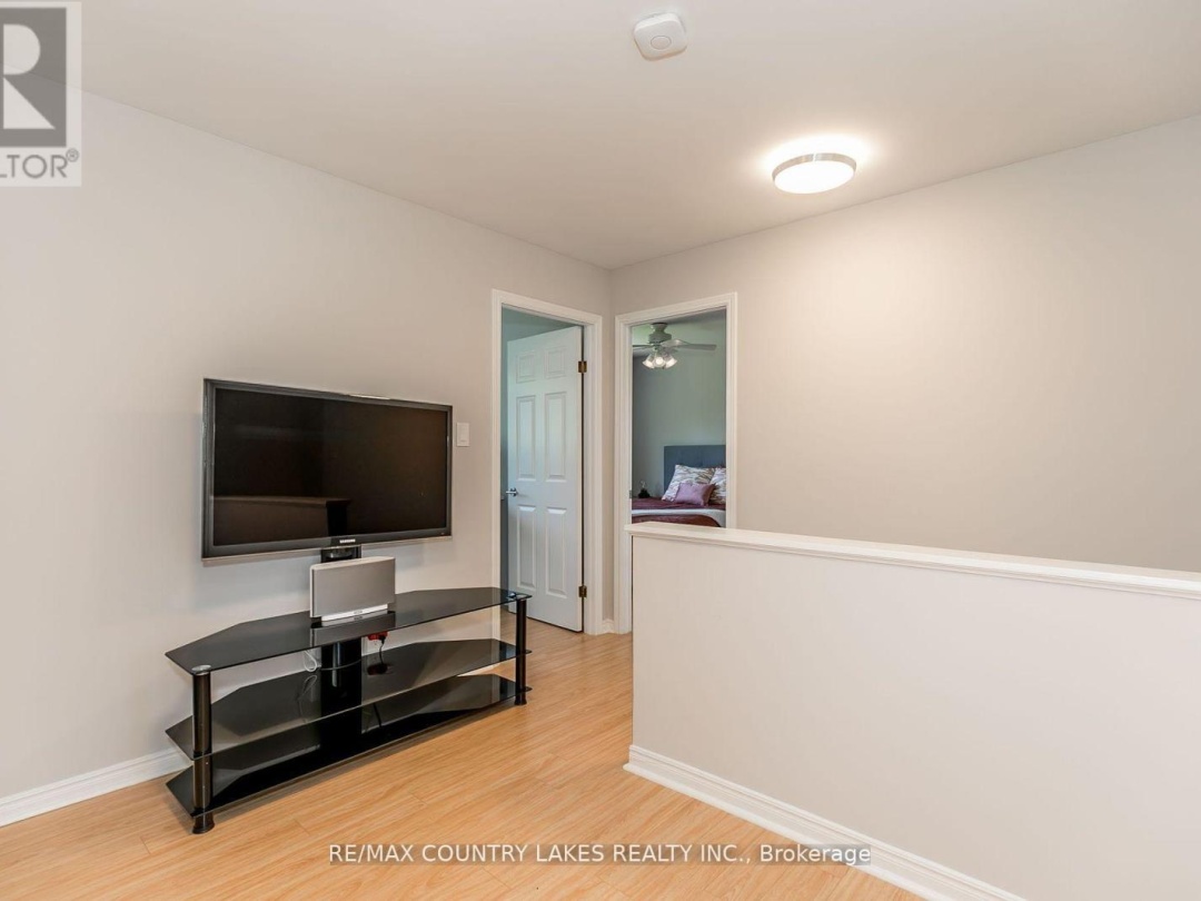 47 Lake Avenue, Lake Simcoe