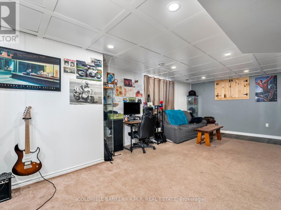 84 Pinewood Boulevard, Canal Lake