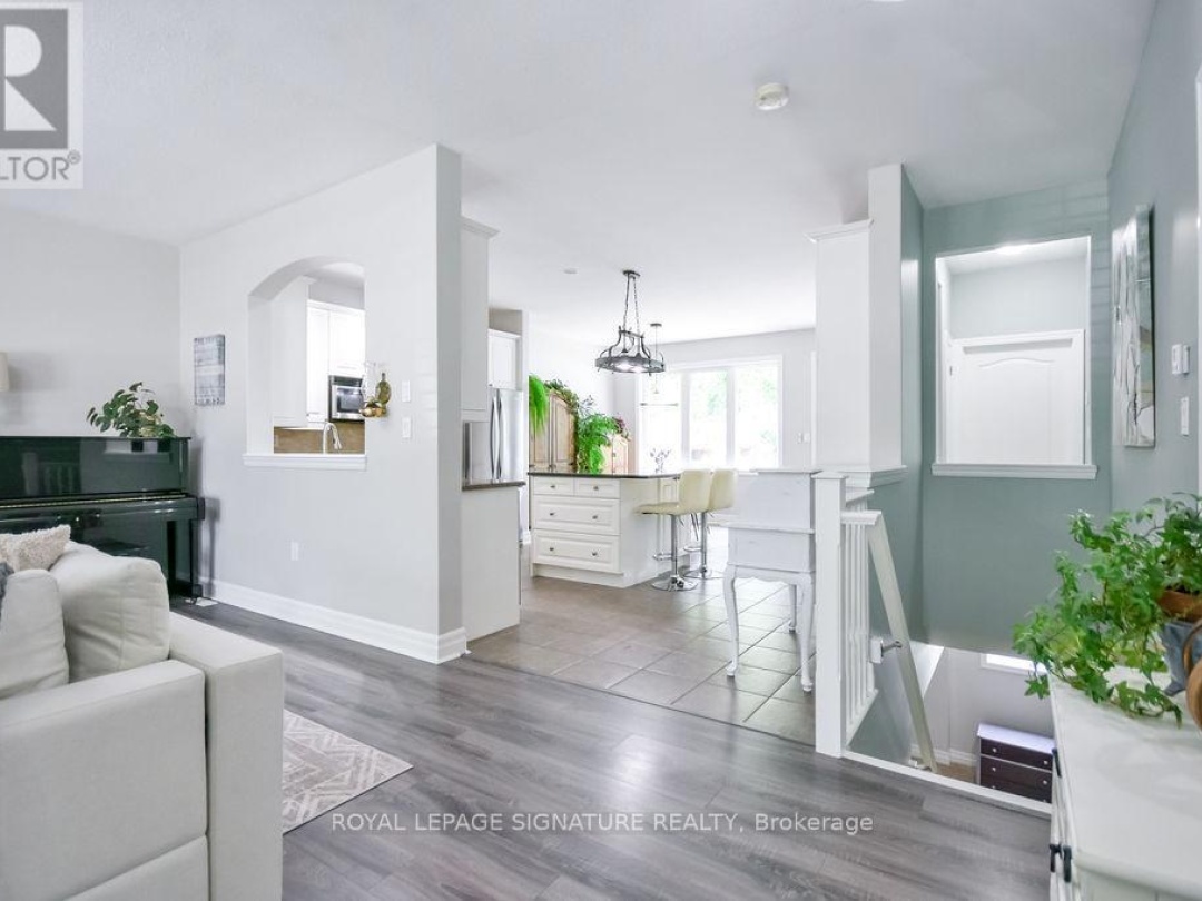 7 WINDSONG CRESCENT, 