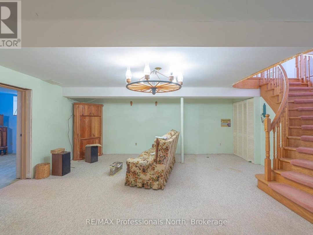 1015 BLACKBERRY LANE, 