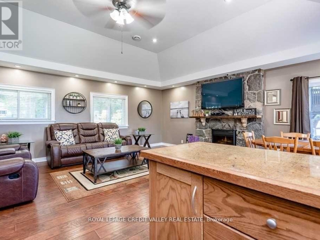 230 Robins Point Road, Georgian Bay