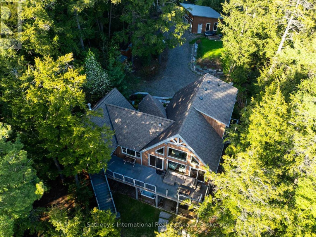 1075 ELMHURST LANE, Kennisis Lake