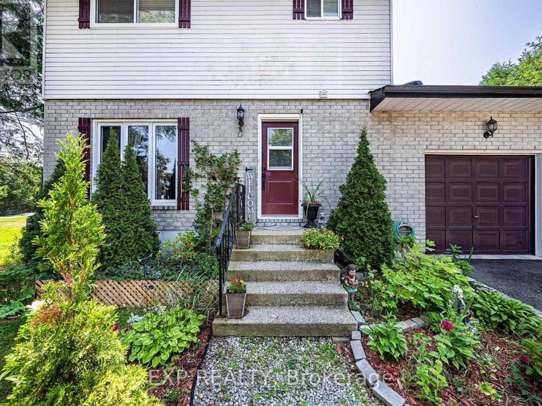 8 PINEWOOD BOULEVARD, 