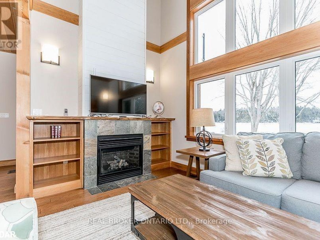 1841 Muskoka Road 118 Road W Unit# 1B, Lake Muskoka