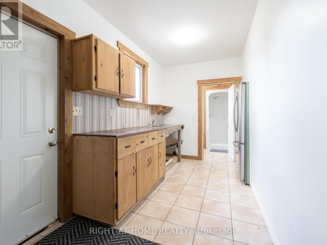 3392 CORONATION AVENUE, 