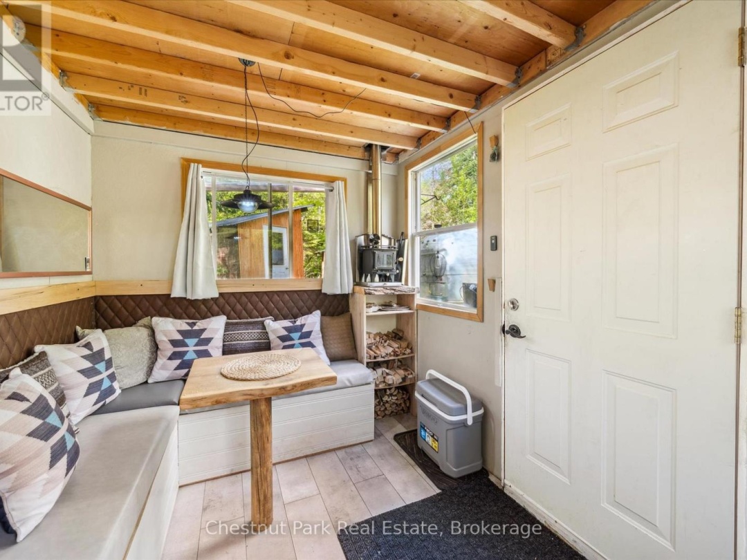 216 BLACKWATER LAKE ROAD, Seguin
