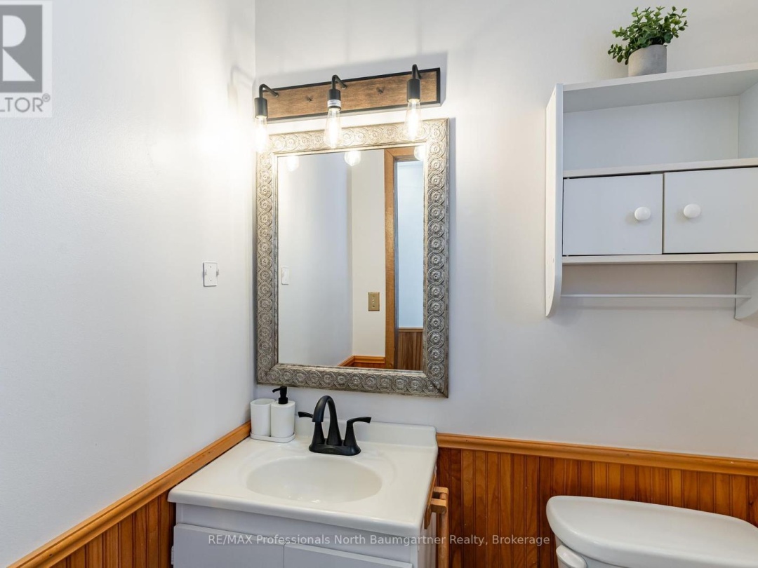 1053 Mink Road, Long Lake