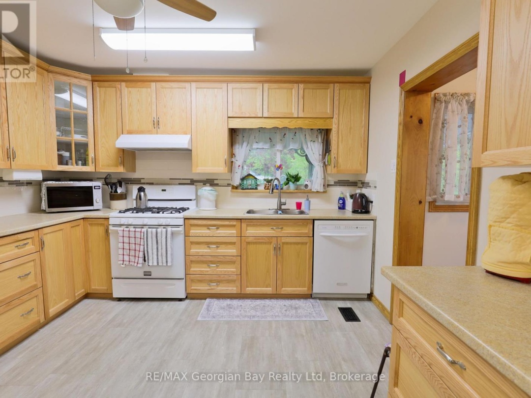3485 Fraser Lane, Tay