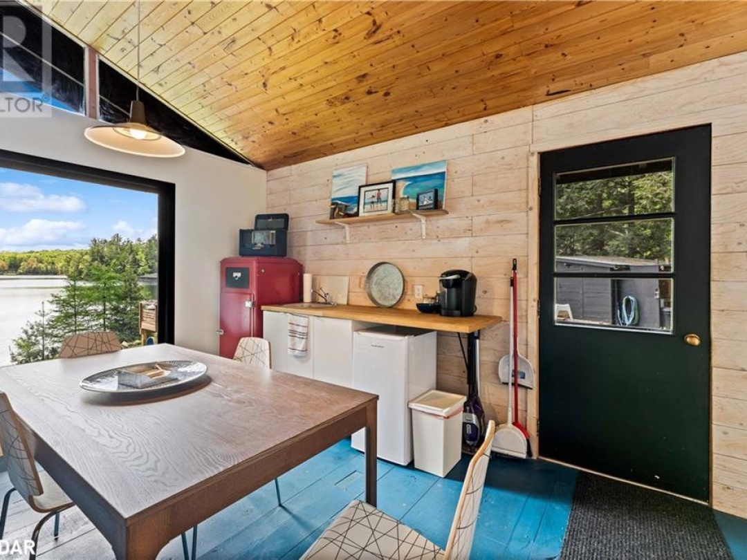 228 Macbeth Island Island, Wood Lake
