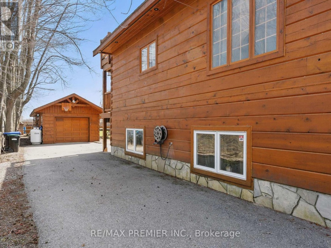 2441 Lakeshore Drive, Lake Simcoe