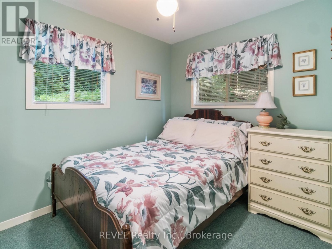 1077 Rignalls Road E, Wood Lake