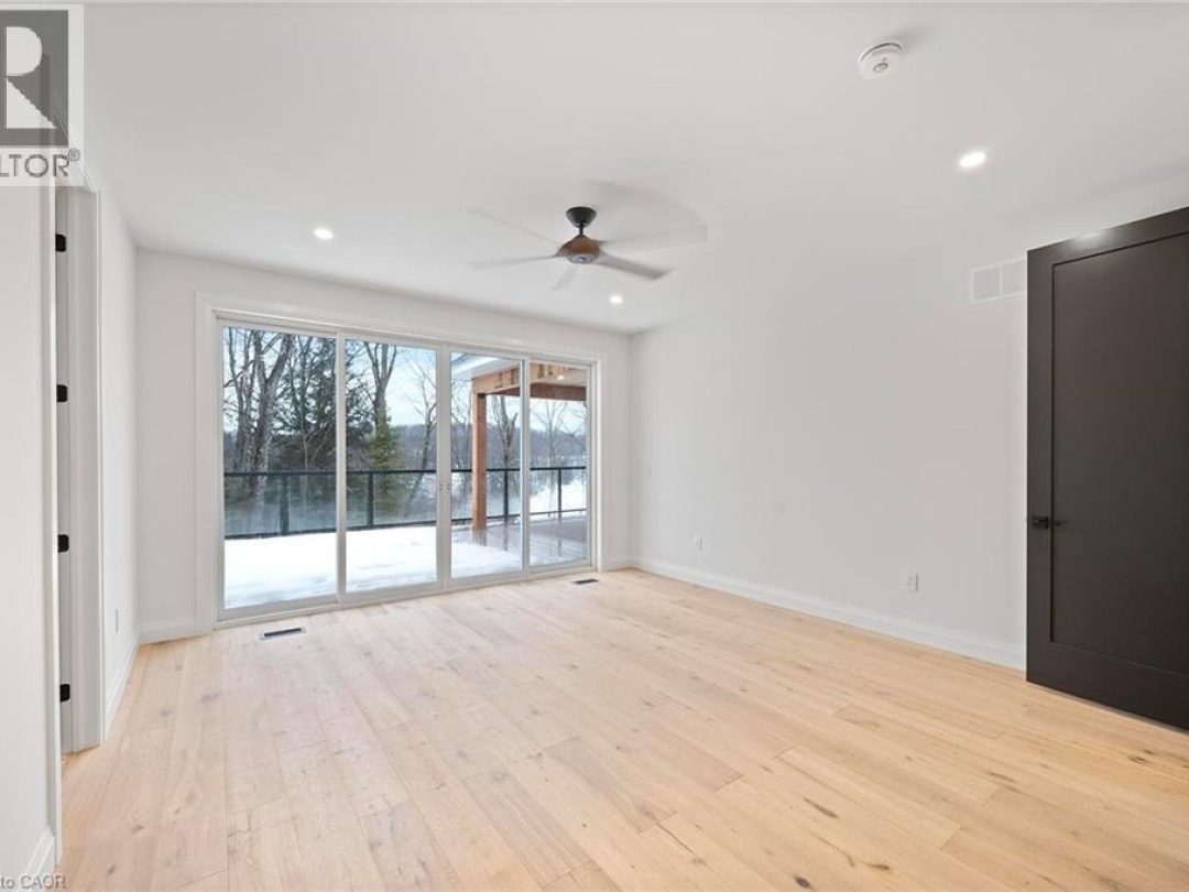 33 GLEN EAGLE Court, 