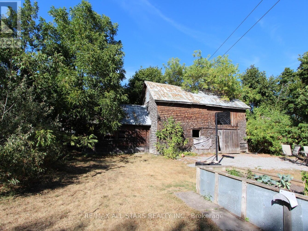 21 FRANCIS STREET E, 