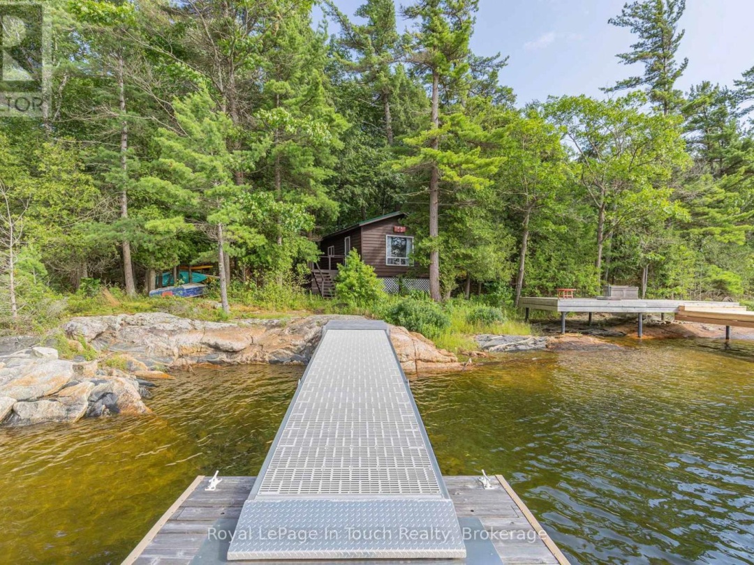 B207 10 Wahsoune Island, Georgian Bay