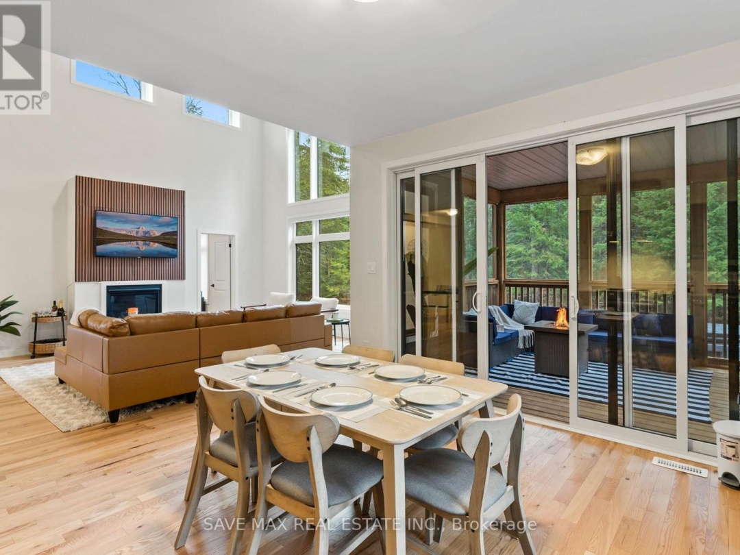 1049 GREENSVIEW DRIVE, 