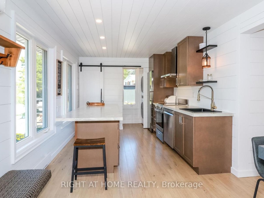 8150 Laidlaw Avenue, Severn Lake