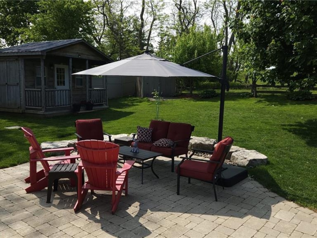 653 SIMCOE Street, 