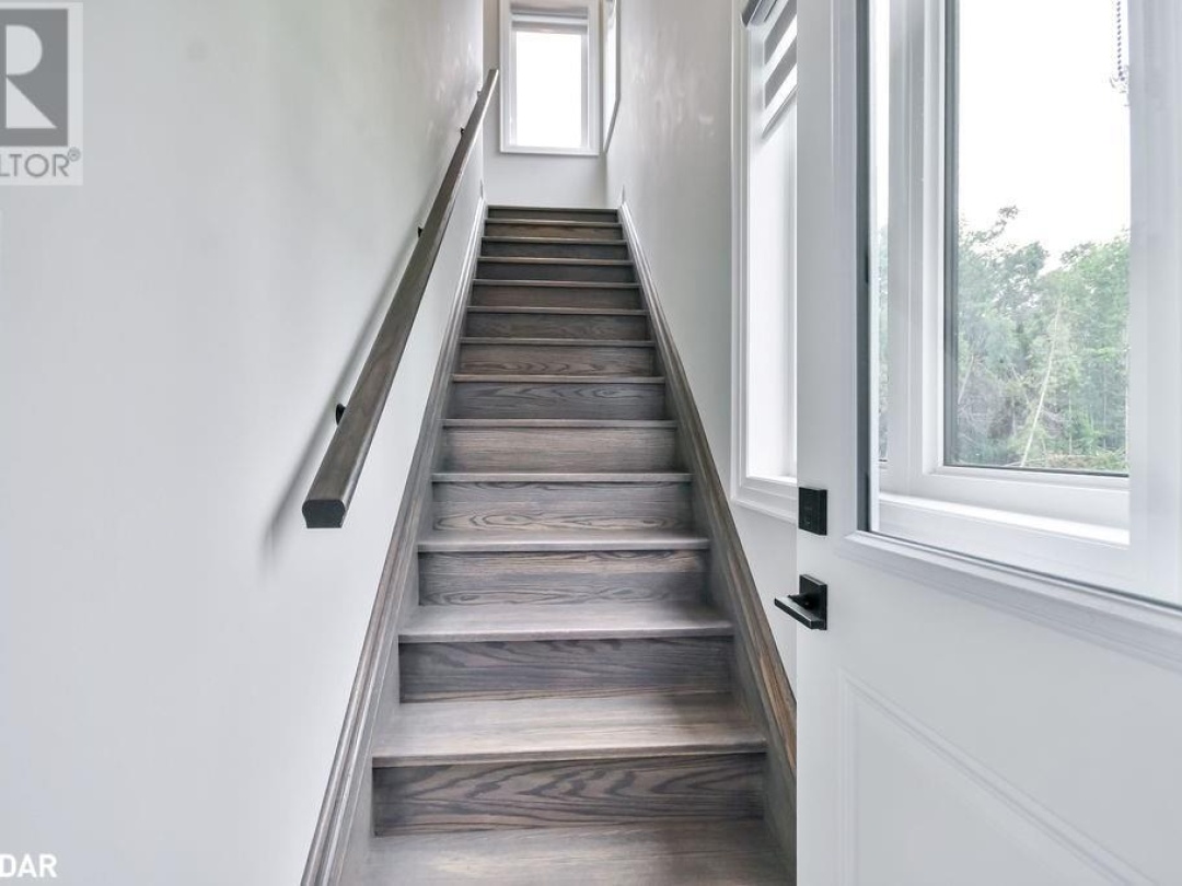 4 CLYDESDALE Court, 