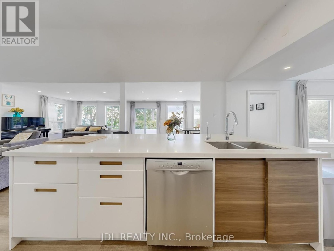 25220 Maple Beach Road, Lake Simcoe