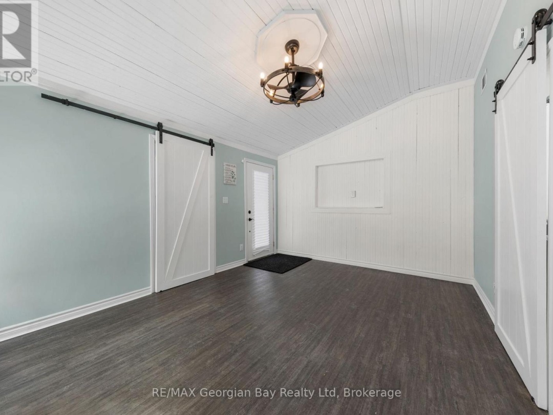 1745 TWIN OAKS CRESCENT, 