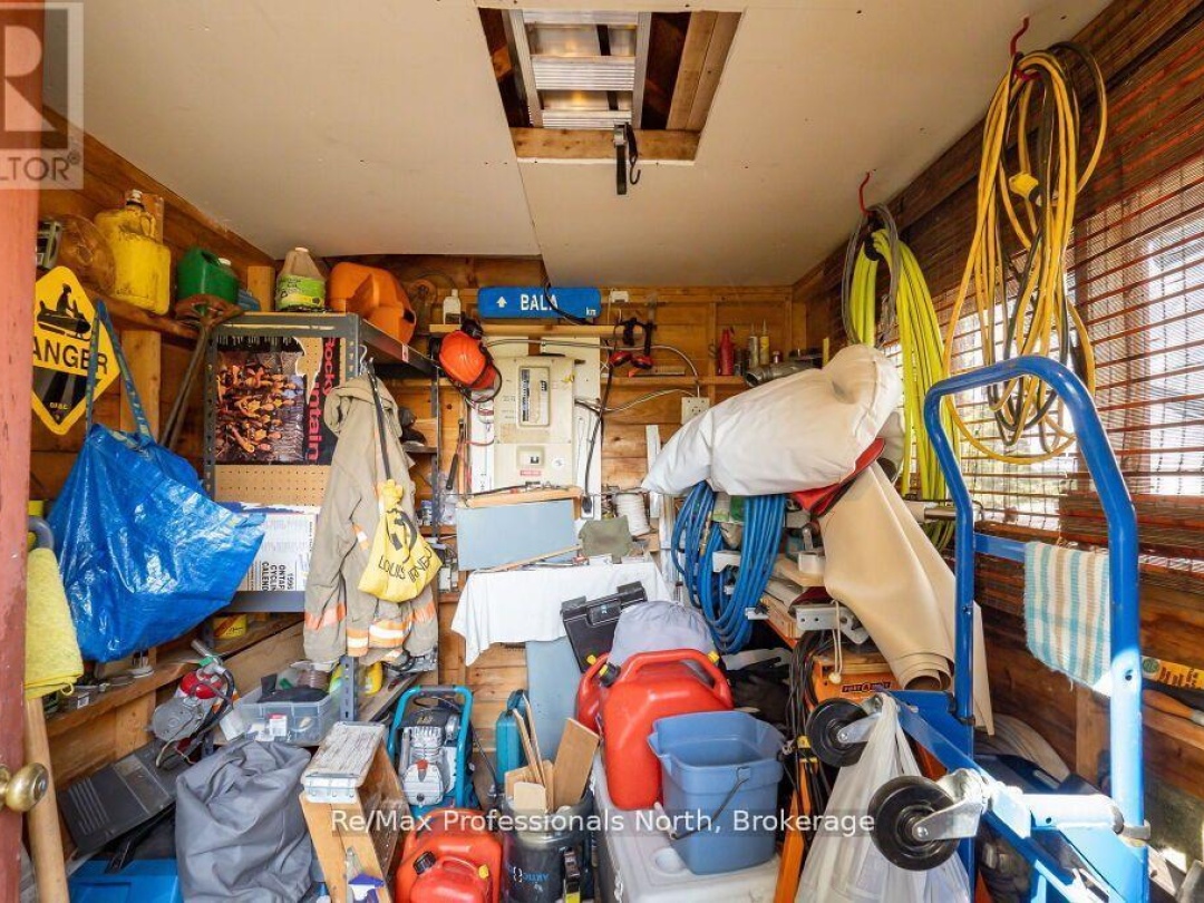 1006 BOOTH LANE, Pine Lake