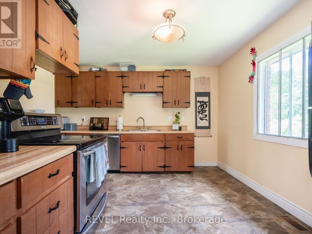 1515 LOVERING LINE, 
