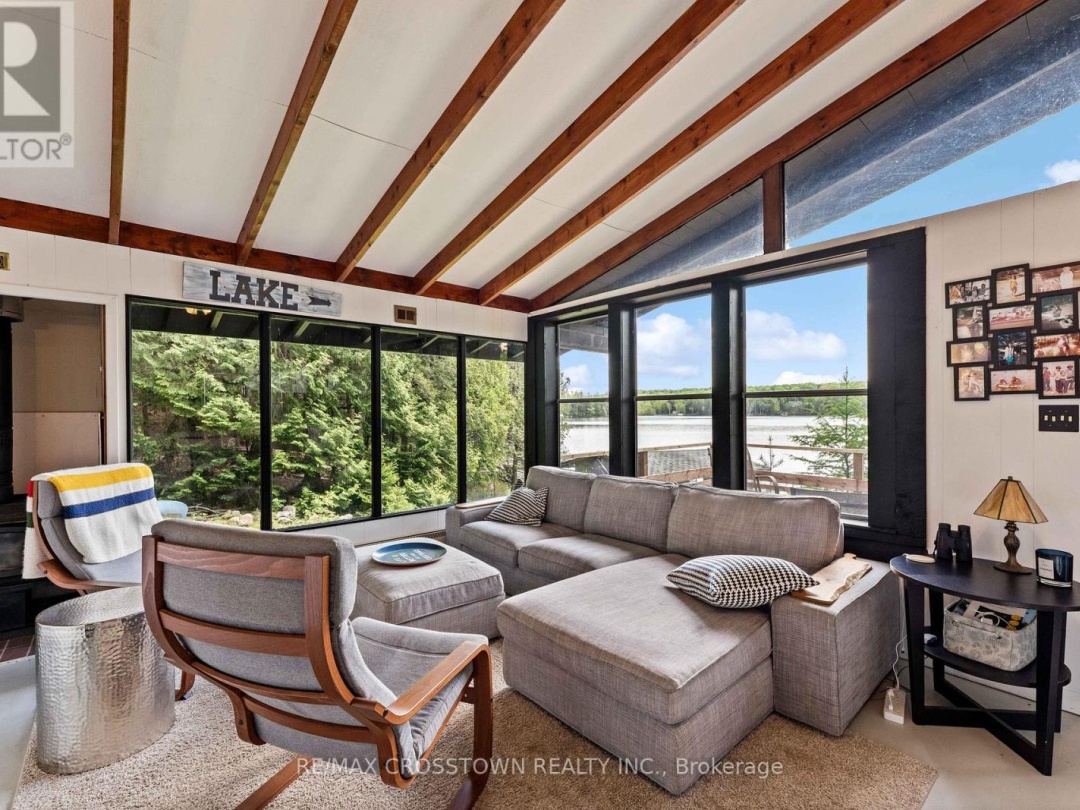 228 Macbeth Island, Wood Lake
