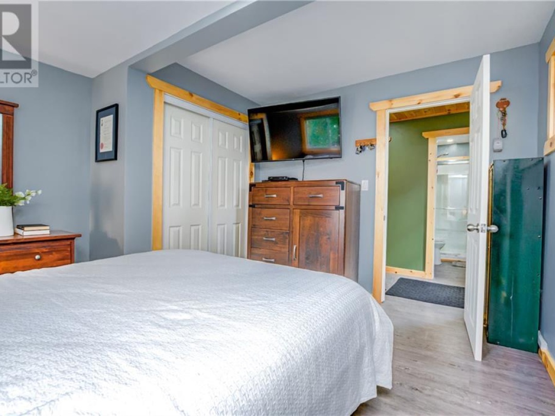 1105 LAKESHORE ROAD Road, Gooderham Lake