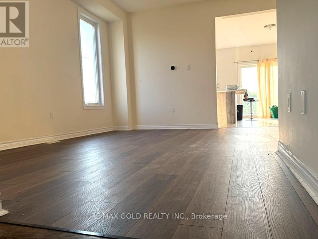 84 ATLANTIS DRIVE W, 