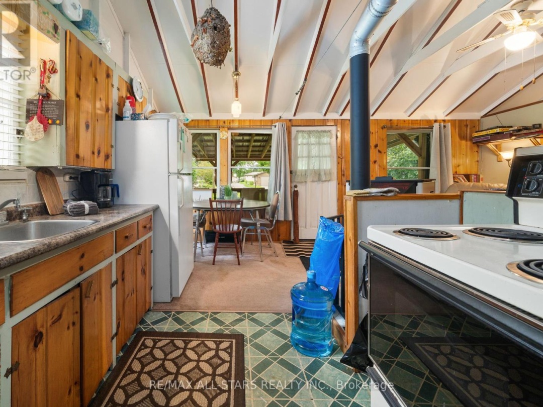 93 STURGEON GLEN ROAD, 