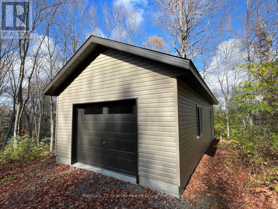 1038 BROKEN PADDLE ROAD, 