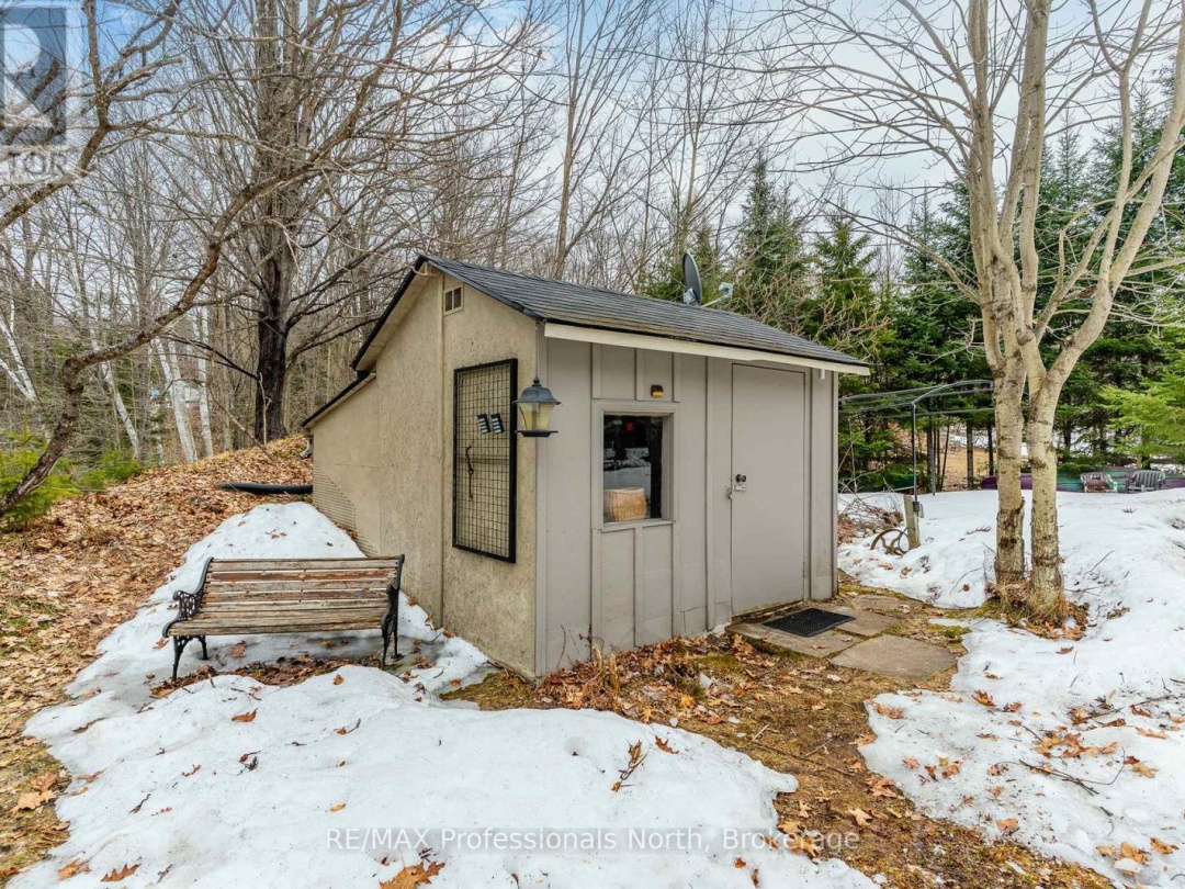 1010 Sturgeon Drive, Minden Lake