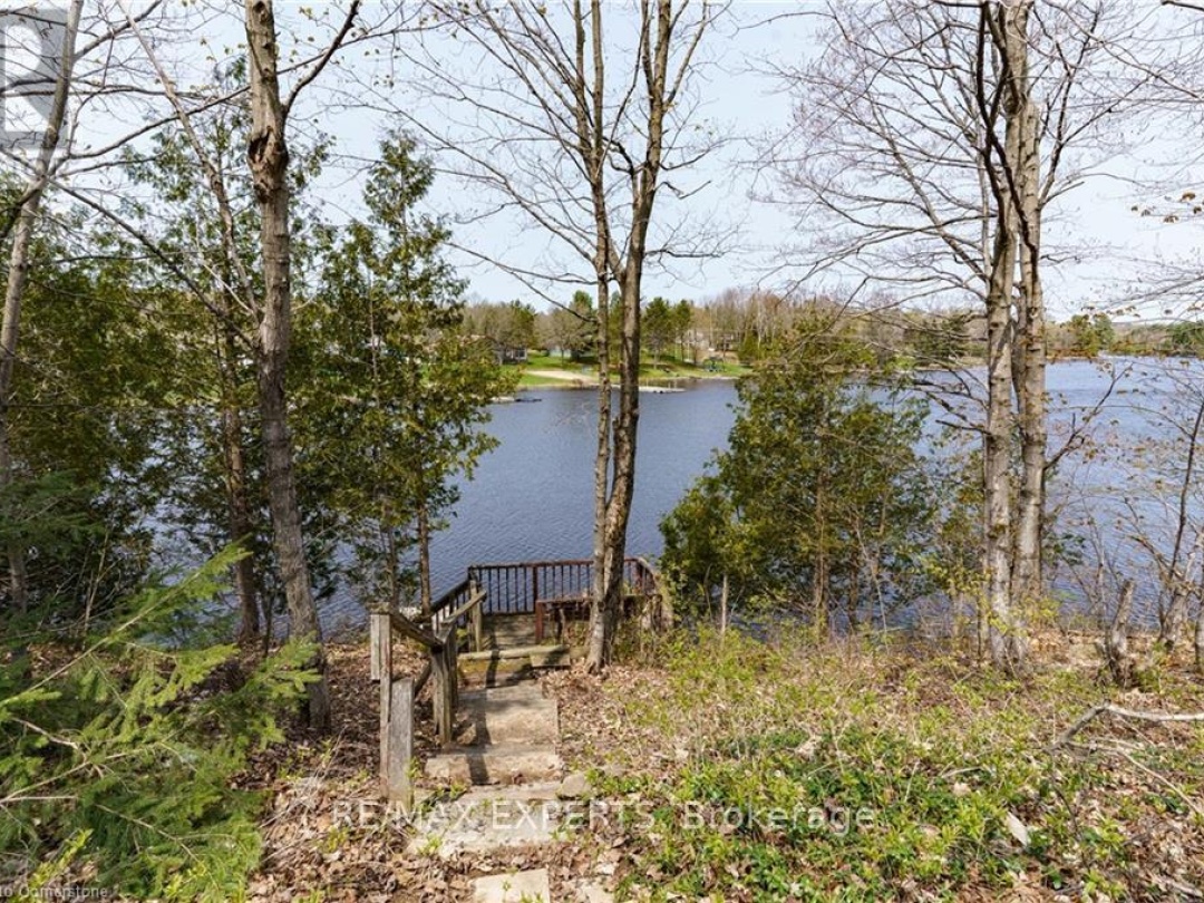 86 STONEY ROAD, Manitouwabing Lake