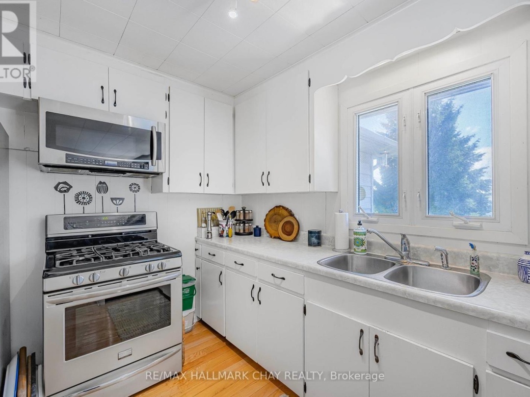 1125 WOODLAND DRIVE, Lake Simcoe