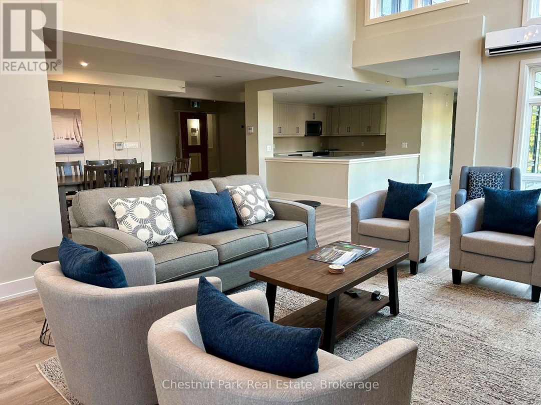 205 200 Anglo Street, South Muskoka Lake