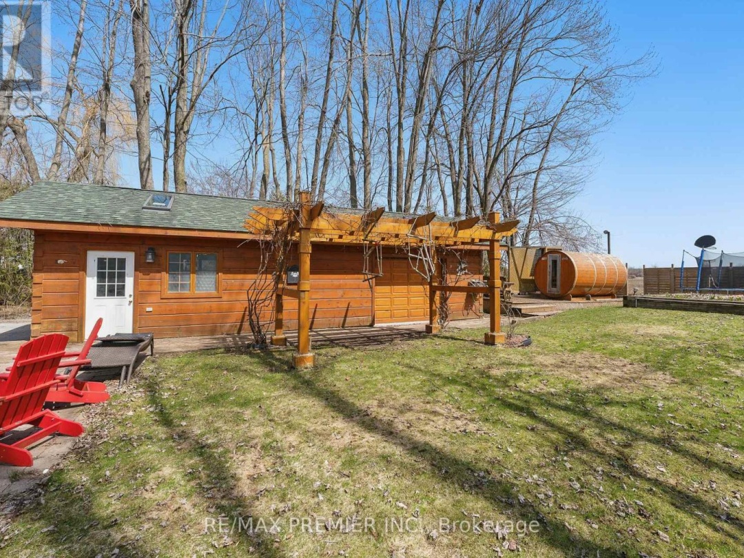 2441 Lakeshore Drive, Lake Simcoe