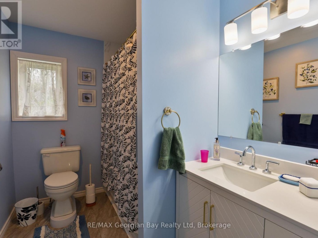 3485 Fraser Lane, Tay