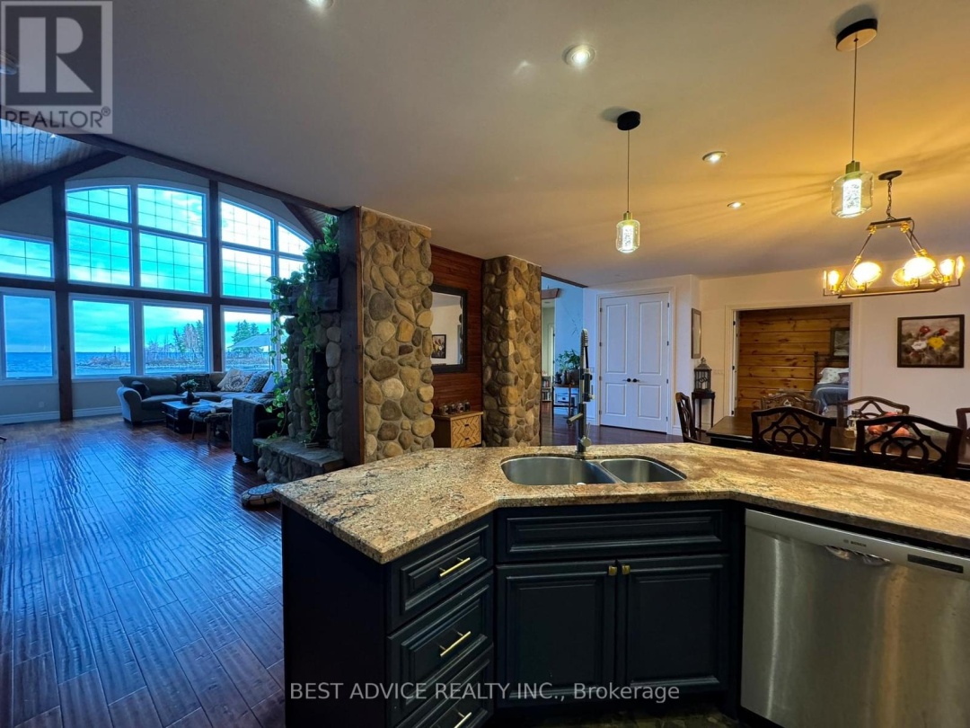 9 Fernwood Lane, Lake Simcoe