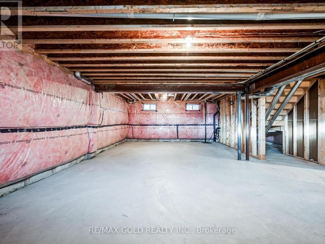 84 ATLANTIS DRIVE W, 