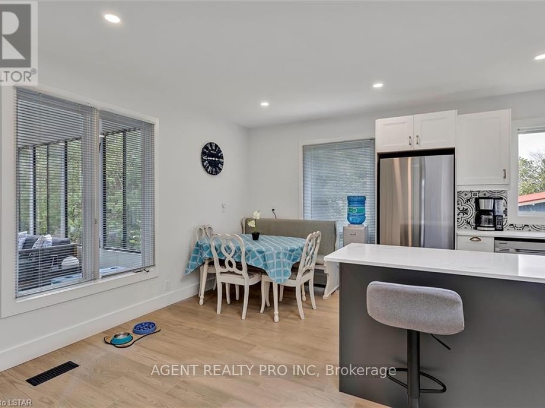 21 ORIOLE ROAD, Cameron Lake