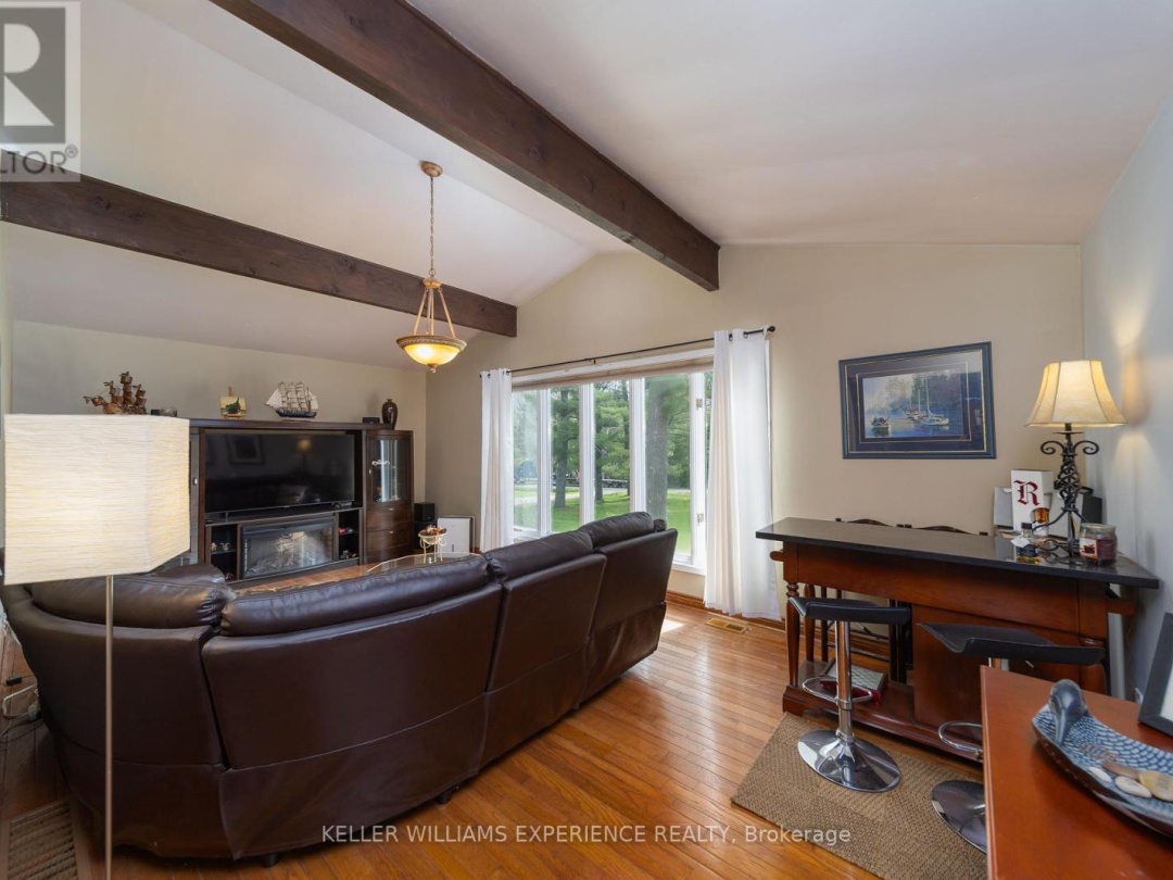 1936 Peninsula Point Road, Sparrow Lake