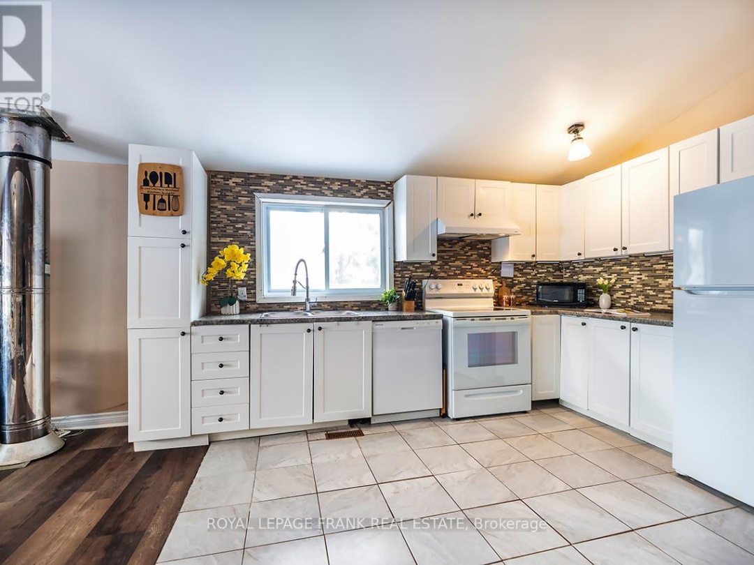 121 BALL POINT ROAD, Lake Scugog