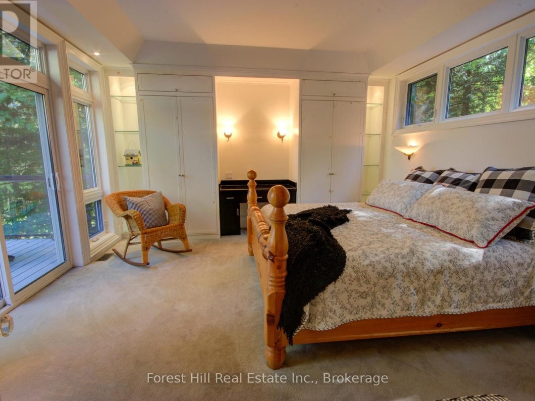 21 LAKEVIEW CRESCENT, 