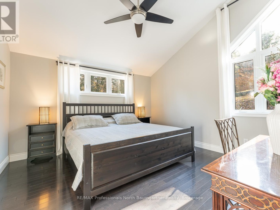 1107 Pine Point Road, Kennisis Lake
