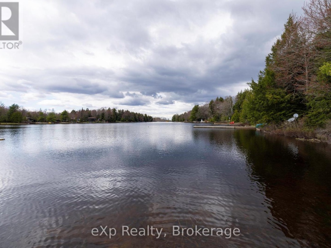 36 Roberts Lake Road E, Roberts Lake
